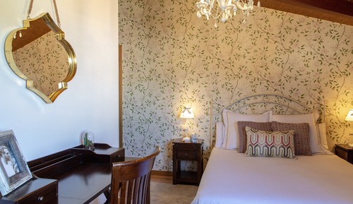 Double Room, 1 Queen Bed (1)