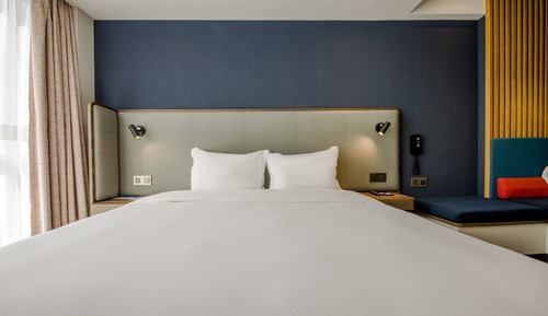 Standard Room, 1 King Bed, City View