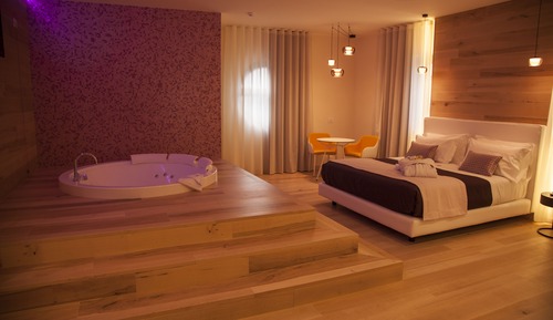 Luxury Suite, Pool View