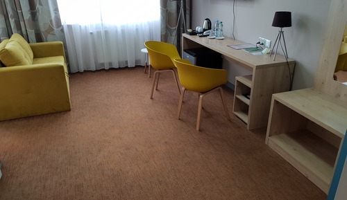 Family Room (King Size 100)