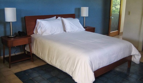 Deluxe Room, 1 Queen Bed (Queen Balcony Room)