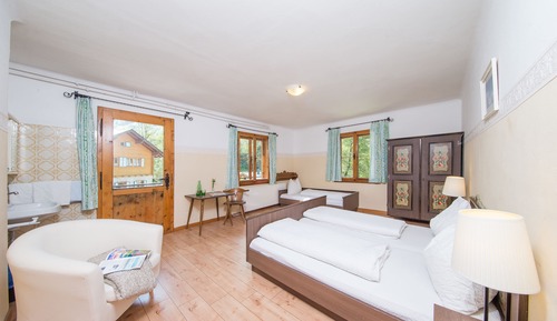 Standard Triple Room, Multiple Beds, Shared Bathroom