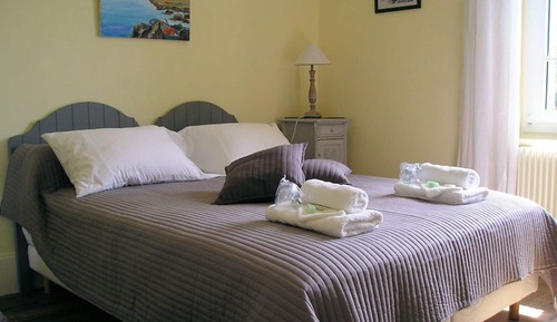 Double Room (La Belle Ile) - Shared Bathroom
