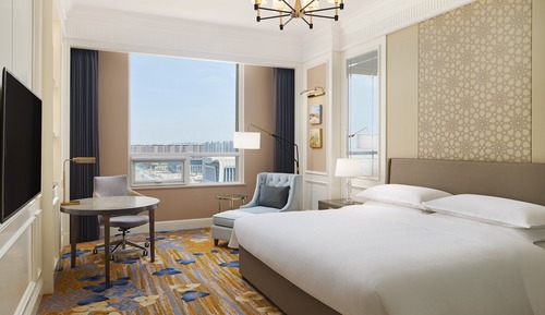 Club Room, 1 King Bed, City View (Club Lounge Access)