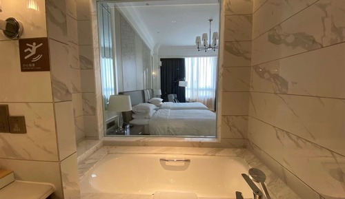 Room, 2 Double Beds, City View
