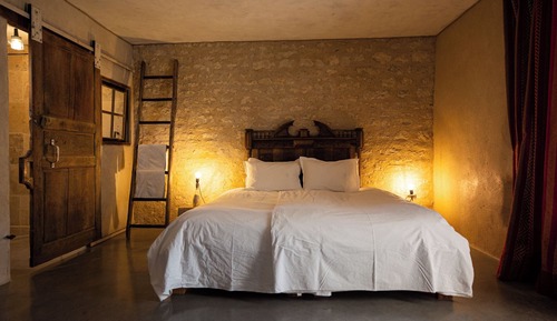 Double Room (Oliveira)
