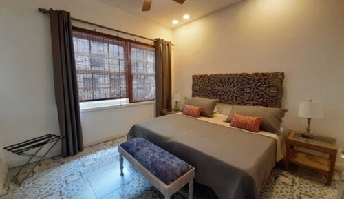 Classic Studio Suite, Bathtub