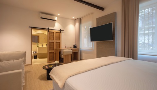 Junior Studio Suite