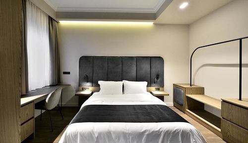 Executive Apartment, Courtyard View (R9)