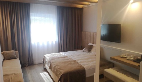 Deluxe Studio Suite