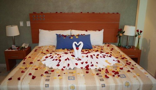 Basic Room, 1 King Bed