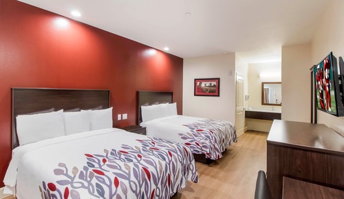 Deluxe Room, 2 Queen Beds (Smoke Free)