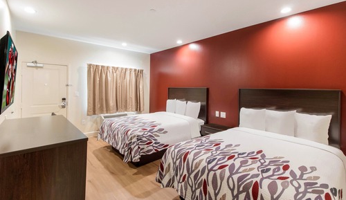 Deluxe Room, 2 Queen Beds, Accessible (Smoke Free, Kitchenette)