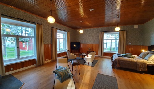 Main Building, Suite 1, Lake View