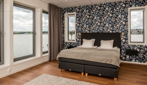 Suite, Sea View