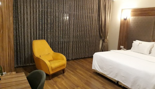 Deluxe Room, City View