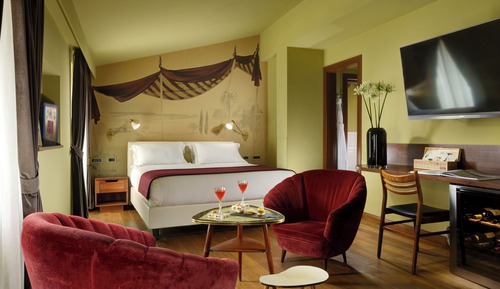 Suite, Balcony