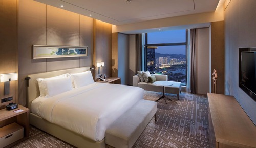 King One Bedroom Deluxe Suite Bay View