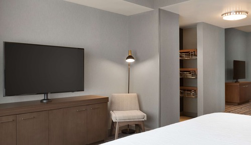 Junior Suite, 1 King Bed, Accessible, Non Smoking (Hearing)