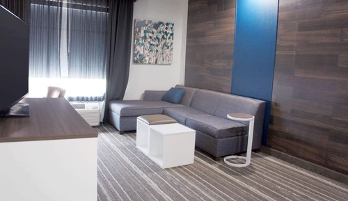 Deluxe Suite, 1 King Bed, Non Smoking (Family)