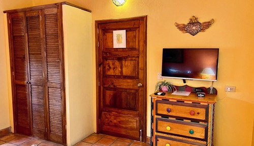 Room, Private Bathroom (Casa Contenta Tulipan Room)