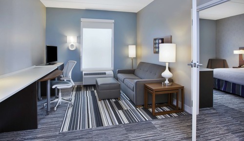 Suite, 1 Queen Bed, Accessible, Bathtub