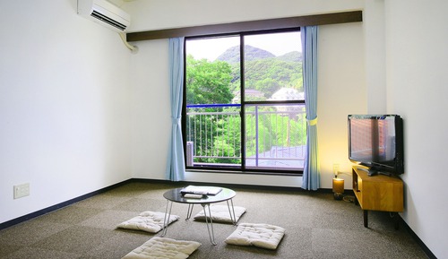 Japanese-Western Style Room [3 Futons, 2nd or 3rd floor, No elevator, Mountain side] Non-smoking