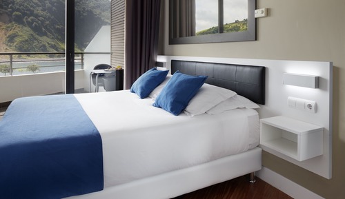 Double Room Single Use (Petite, 90 mins free spa access)