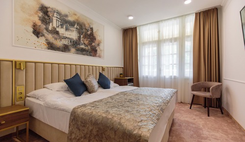 Deluxe Suite