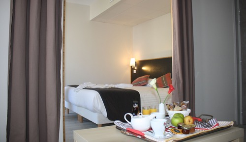 Junior Suite, 1 Queen Bed with Sofa bed