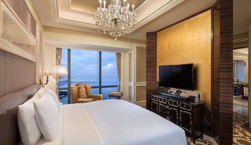 Skyscraper Presidential Suite