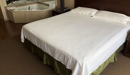Deluxe Room, 1 King Bed, Jetted Tub
