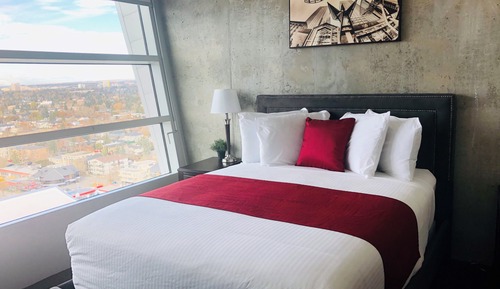 Deluxe Studio Suite, 1 Queen Bed, Kitchenette (A/C)