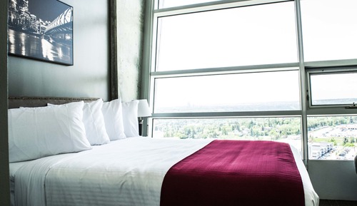 Deluxe Suite, 1 Queen Bed, Kitchenette (A/C)