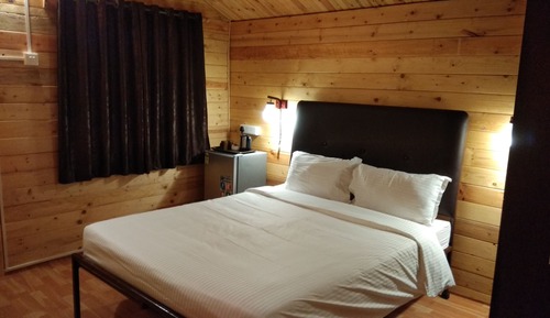 Basic Cottage, 1 Double Bed, Pool View