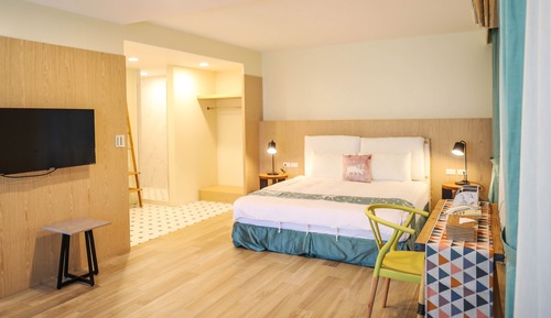 Deluxe Double Room, Mountain View (King OR Double beds)