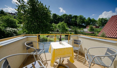Family Apartment, 1 Bedroom, Balcony, Garden View (Kitchen)