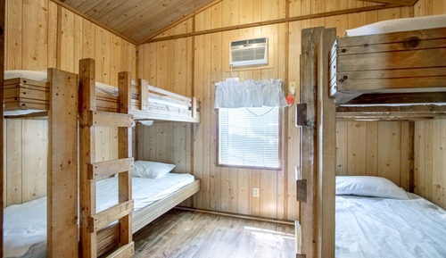 Deluxe Cabin, 2 Bedrooms (Sleeps 6, No Pets)