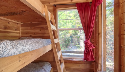 #1 Cabin, 1 Bedrooms + Bunkhouse, Fireplace, Garden View (Pet Friendly)