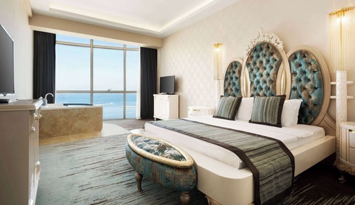 Suite, 1 King Bed, Sea View