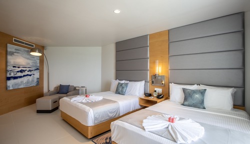 Pool View Queen-Double Guestroom