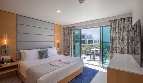 Junior Oceanfront Suite