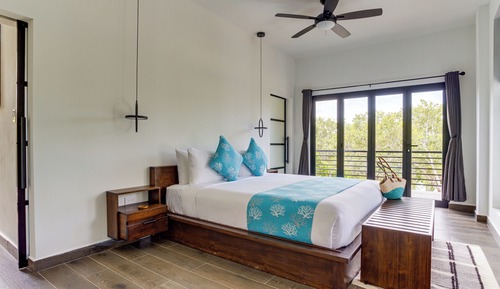 4 Bedroom Lagoon House with Pool