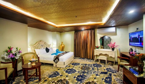 Grand Suite, 1 King Bed, Accessible, City View