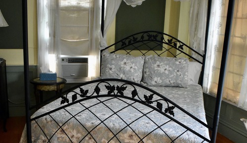 Comfort Room, Shared Bathroom (Garden View)