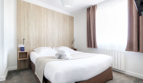 Economy Room, 1 Queen Bed, Courtyard View