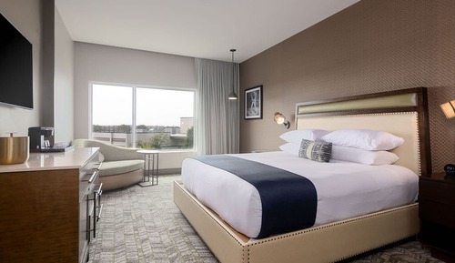 Premium Room, 1 King Bed (Hearing Accessible)