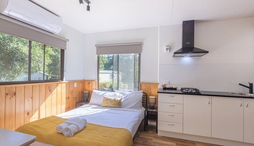Bark Royal Family Cabin (Dog Friendly)