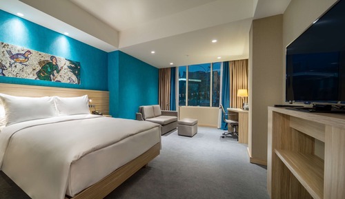 Family Room, 1 Queen Bed, Smoking, Balcony
