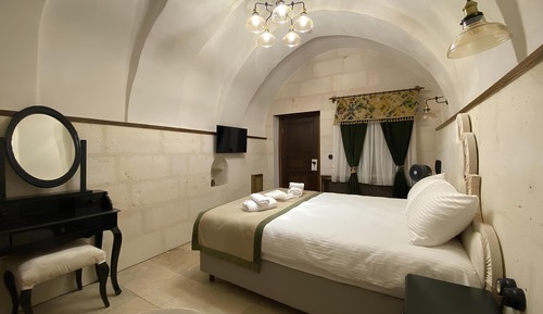 Comfort Room, Courtyard View